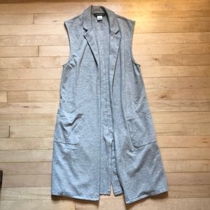 Long gray layering vest with collar and pockets…